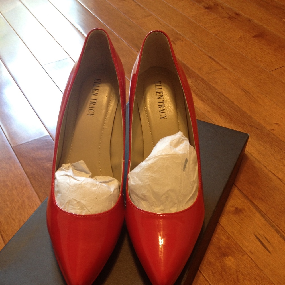 Ellen Tracy Red Pumps